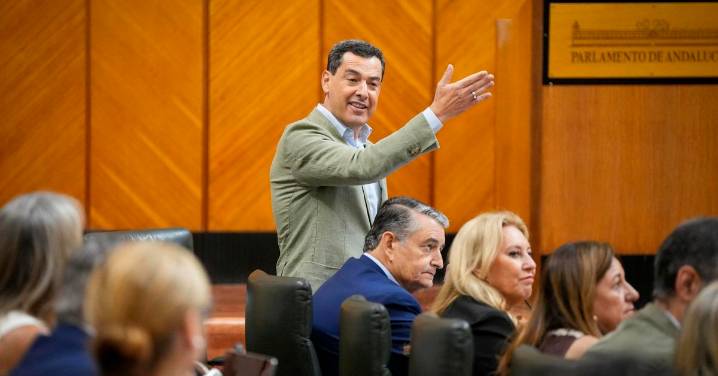 Juanma Moreno exige al Gobierno más medios para la "situación excepcional" de incendios