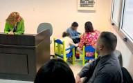 Contestó "Sí", cuando la jueza  le preguntó si quería asumir la guarda con fines de adopción de una niña y un niño