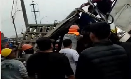 Tragedia en Comas: 3 muertos dejó choque de camión con balones de gas con una casa