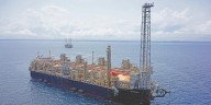 YPF redefine su proyecto de GNL: cinco barcos en Río Negro, ejecución más rápida y mayor exportación de petróleo