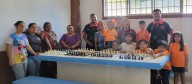 Practican adolescentes en externamiento ajedrez y boxeo