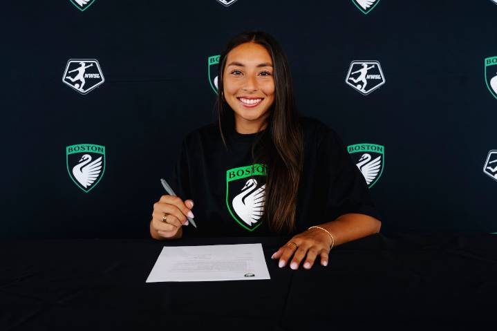 Boston Legacy FC make first intra-league transfer, acquiring Bárbara Olivieri from Houston