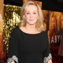 Jean Smart Details Kneecap Injury