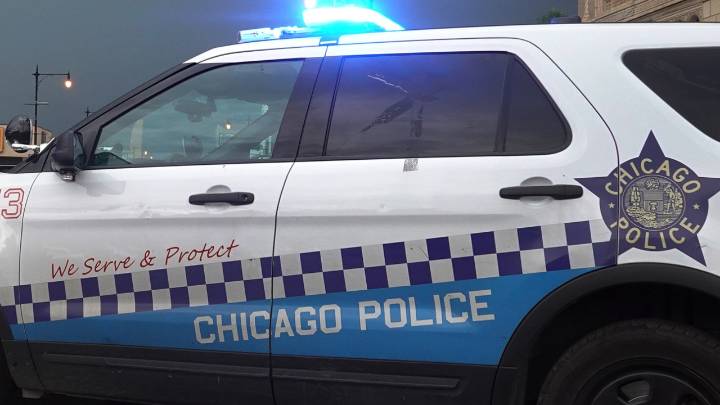 Two injured, including teen, in Chicago shooting after argument: police