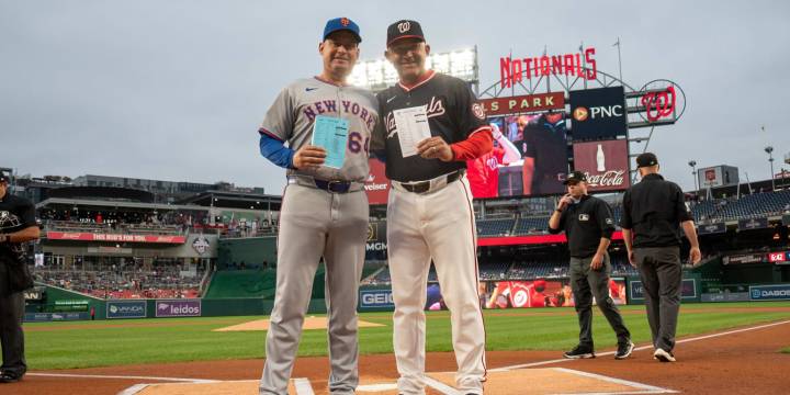 Carlos Mendoza, Miguel Cairo make MLB history as first Venezuelan managers in same game