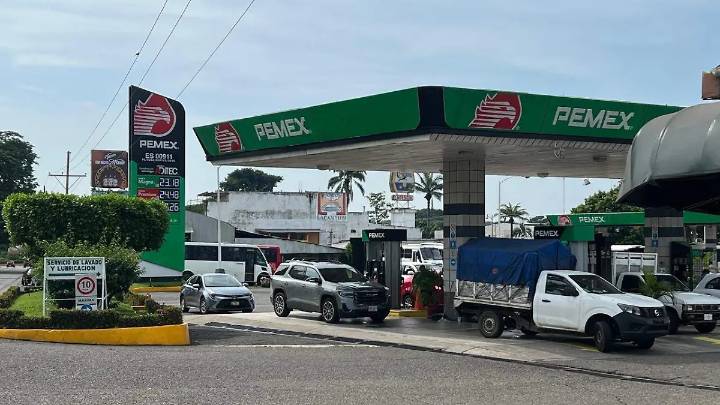 Largas filas por desabasto parcial de gasolina en Tapachula y municipios cercanos