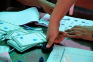 Tras ocho horas de votación, las mesas electorales comienzan a cerrar en Bolivia