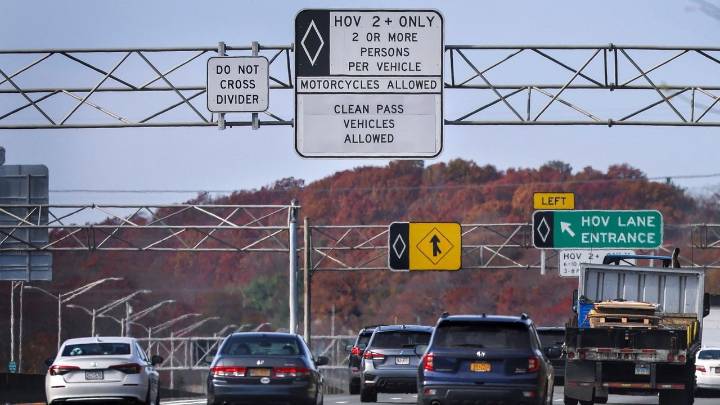 HOV lane access changes for electric vehicles in New York