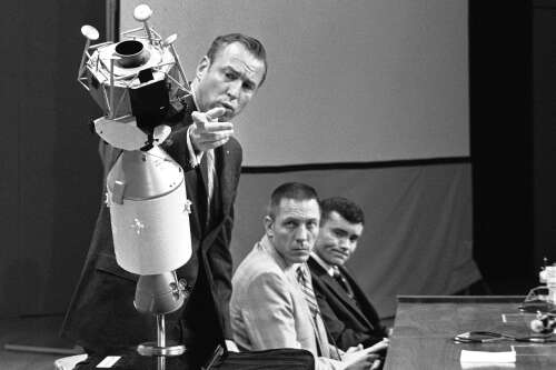 Apollo 13 moon mission leader James Lovell dies at 97