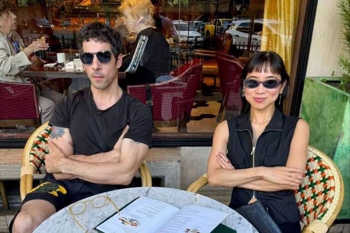 Enamoradísimos. Esteban Lamothe y Débora Nishimoto festejaron un año juntos con románticas imágenes