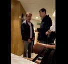 Captan a Fernández Noroña en sala VIP del AICM
