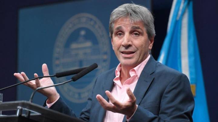 Fallo judicial obliga a Caputo a entregar el expediente del acuerdo con el FMI