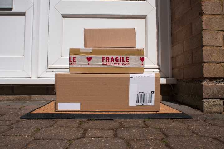 Dear Annie: I’m tired of being my neighbor’s postman