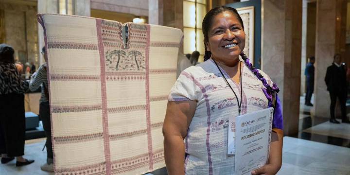 La oaxaqueña Francisca Palafox Herrán gana el máximo galardón del Concurso Nacional “Grandes Maestras y Maestros Artesanos”