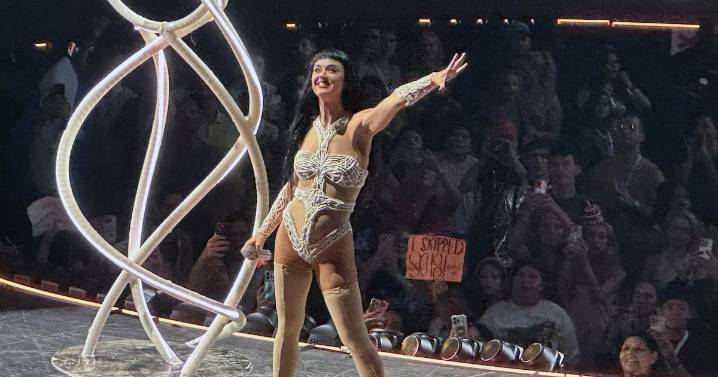 Haters can’t sour Katy Perry’s sweet charm during Atlanta 'Lifetimes' tour stop
