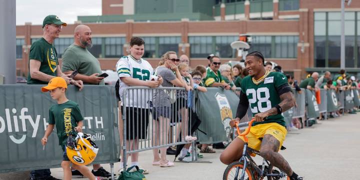 Isaiah Simmons focusing on linebacker with Packers after playing multiple positions at prior stops