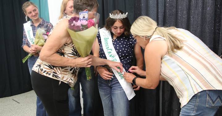 Caylijo Giard continues family tradition as fair queen