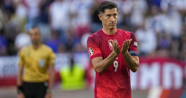 Lewandowski returns to Poland's national team as captain following row with former coach