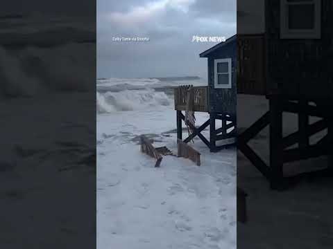 WATCH: Strong waves caused severe damage to waterfront homes in NC #shorts #usa #us #hurricane