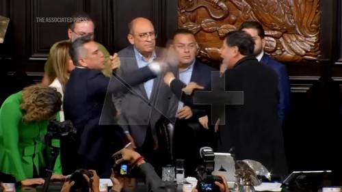 Tempers flare in Mexico senate as disagreeing politicians Alejandro 'Alito' Moreno and Gerardo Fernández Noroña fight