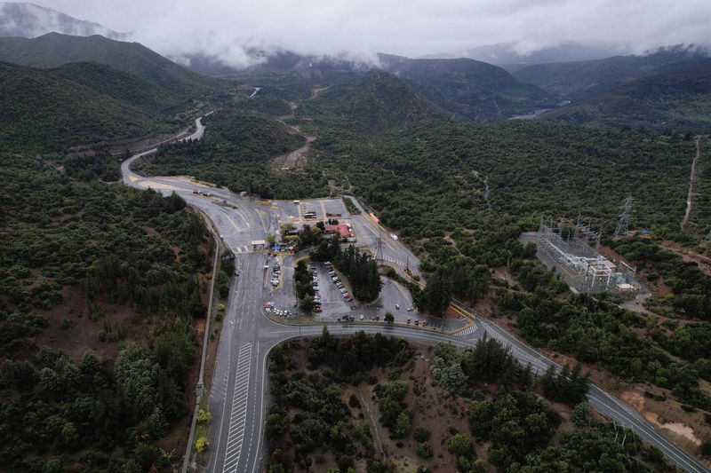 Chile's Codelco pegs El Teniente output at 316,000 tons after deadly collapse