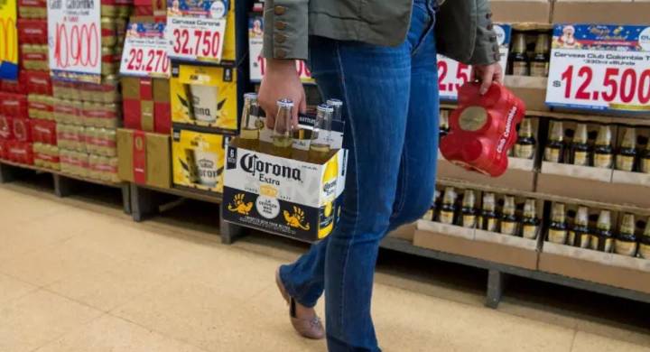 Las alzas de la nueva reforma tributaria: IVA a licores pasaría del 5% al 19% En el borrador del proyecto también se establecen aumentos a insecticidas, así como al impuesto al consumo y a la ganancia