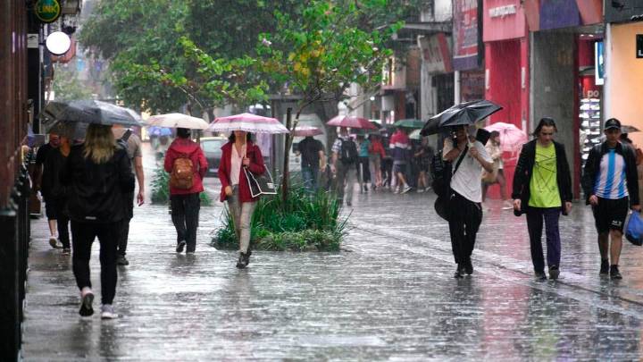 Temporal en Rosario: cayó en un solo día casi la lluvia habitual de todo el mes de agosto