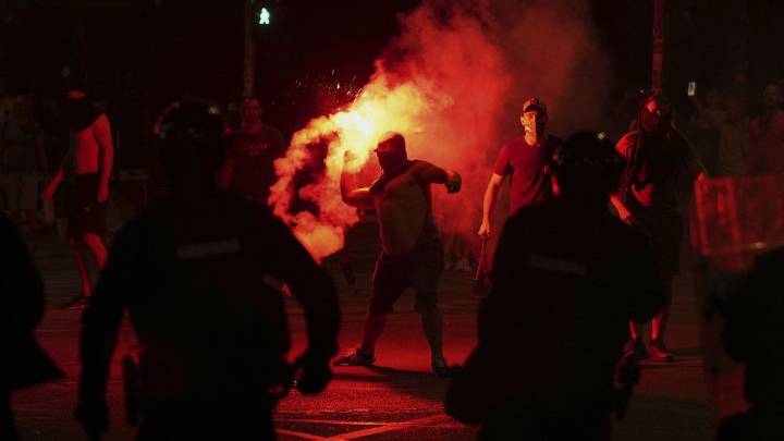 El presidente de Serbia promete "restaurar la paz y el orden" tras las protestas