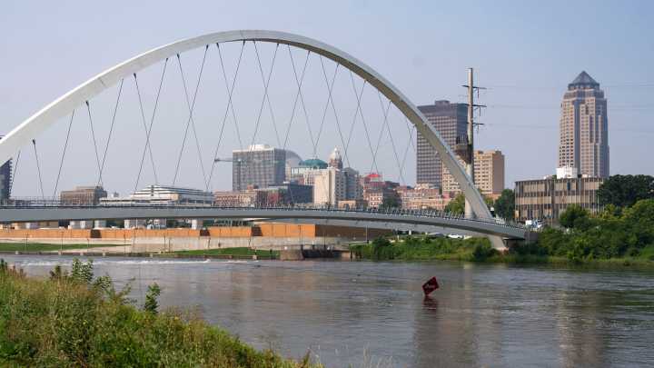 Body found in Des Moines River on Sunday, police say