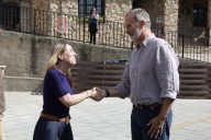 El Rey Felipe VI llama a reactivar el turismo en los pueblos afectados por el incendio de Jarilla durante su visita a Extremadura