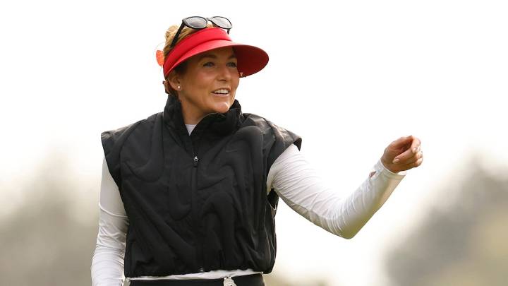 Famous golf coach's daughter gives inside look at own social media career path