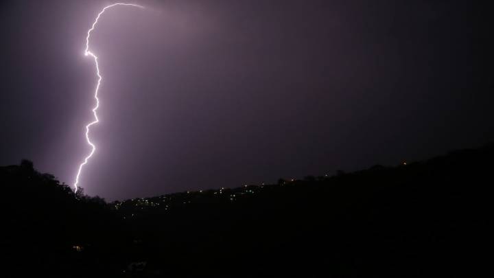 Por Esta Peligrosa Razón No Debes Bañarte Durante Una Tormenta Eléctrica