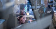 Wall Street va a la baja por presión de Trump en la Fed: S&P 500 cae 0.43%