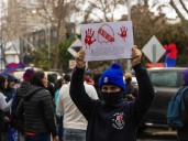 Hinchas de U. de Chile se manifestaron en las afueras de la embajada de Argentina por incidentes ante Independiente