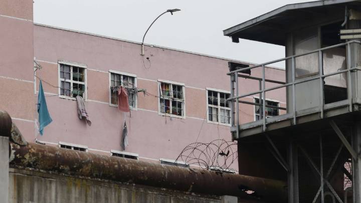 Tres gendarmes de la cárcel de Valparaíso serán "removidos" de sus funciones actuales tras fuga de peligrosos reos
