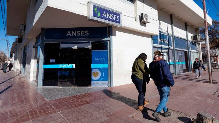 Calendario de pagos ANSES: quiénes cobran jubilaciones y asignaciones este miércoles 27 de agosto