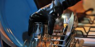 Empleadas domésticas: cuánto cobrarán en septiembre por mes y por hora, más bono