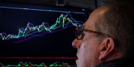 Mercados: caen fuerte las acciones y bonos argentinos en el inicio de una nueva semana complicada para el Gobierno