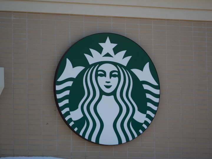Did Starbucks leave the Apple Crisp drink off the fall menu?