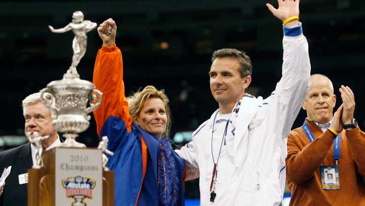 Former Florida coach to be honored during Tennessee game on Nov. 22