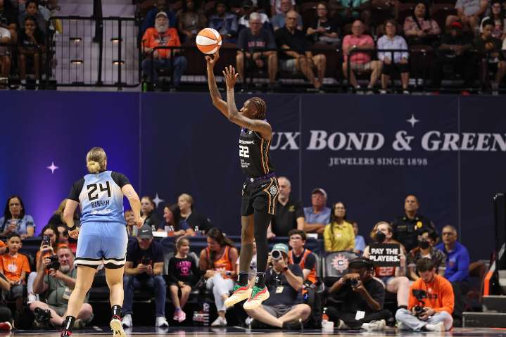 Connecticut Sun end losing streak with defensive win over Chicago Sky