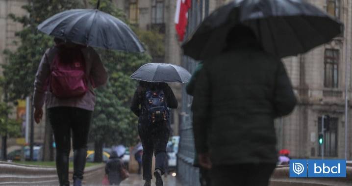 Anuncian lluvias, heladas y nieve para la Región Metropolitana: Revisa que días lloverá en la capital