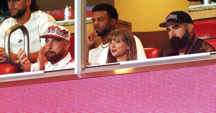 Taylor Swift, Travis Kelce and Swift's big ol' engagement ring go to a football game together