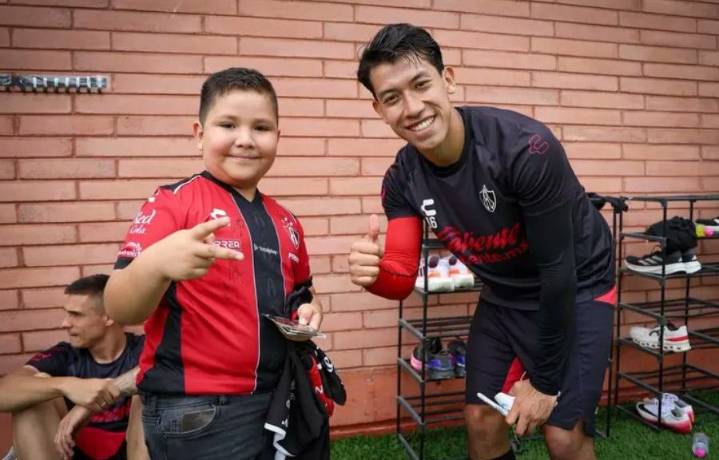 Atlas cumple el sueño de “Lalito”, el niño que se volvió viral