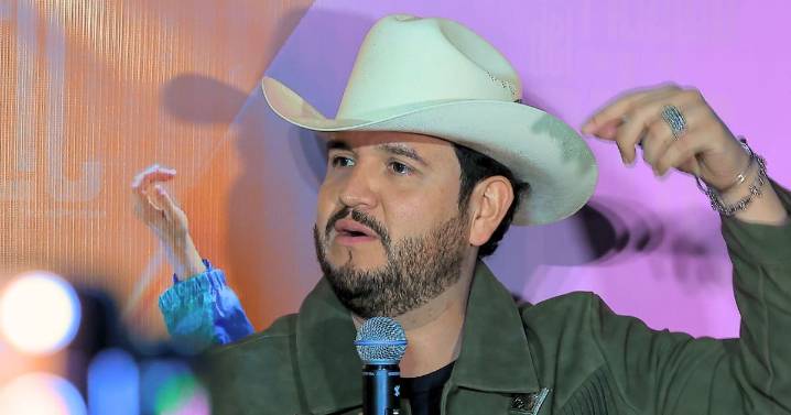 Edén Muñoz pospone parte de su gira por retrasos en trámites de visa