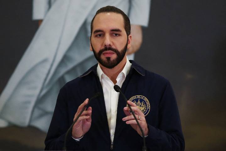 El Congreso de El Salvador avaló la reelección indefinida y amplió el mandato presidencial