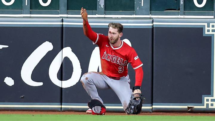 Angels’ Taylor Ward leaves Astros game after scary crash into outfield wall