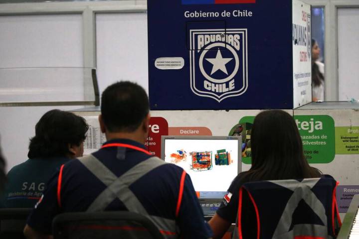 Contraloría inició auditorías a puertos y aduanas en 10 regiones del país
