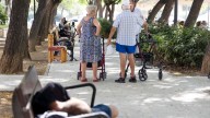 Plaza de La Viña, un "albergue" al aire libre en Alicante