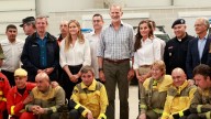 Los Reyes destacan la "admirable" labor de los efectivos que luchan contra los incendios en Orense